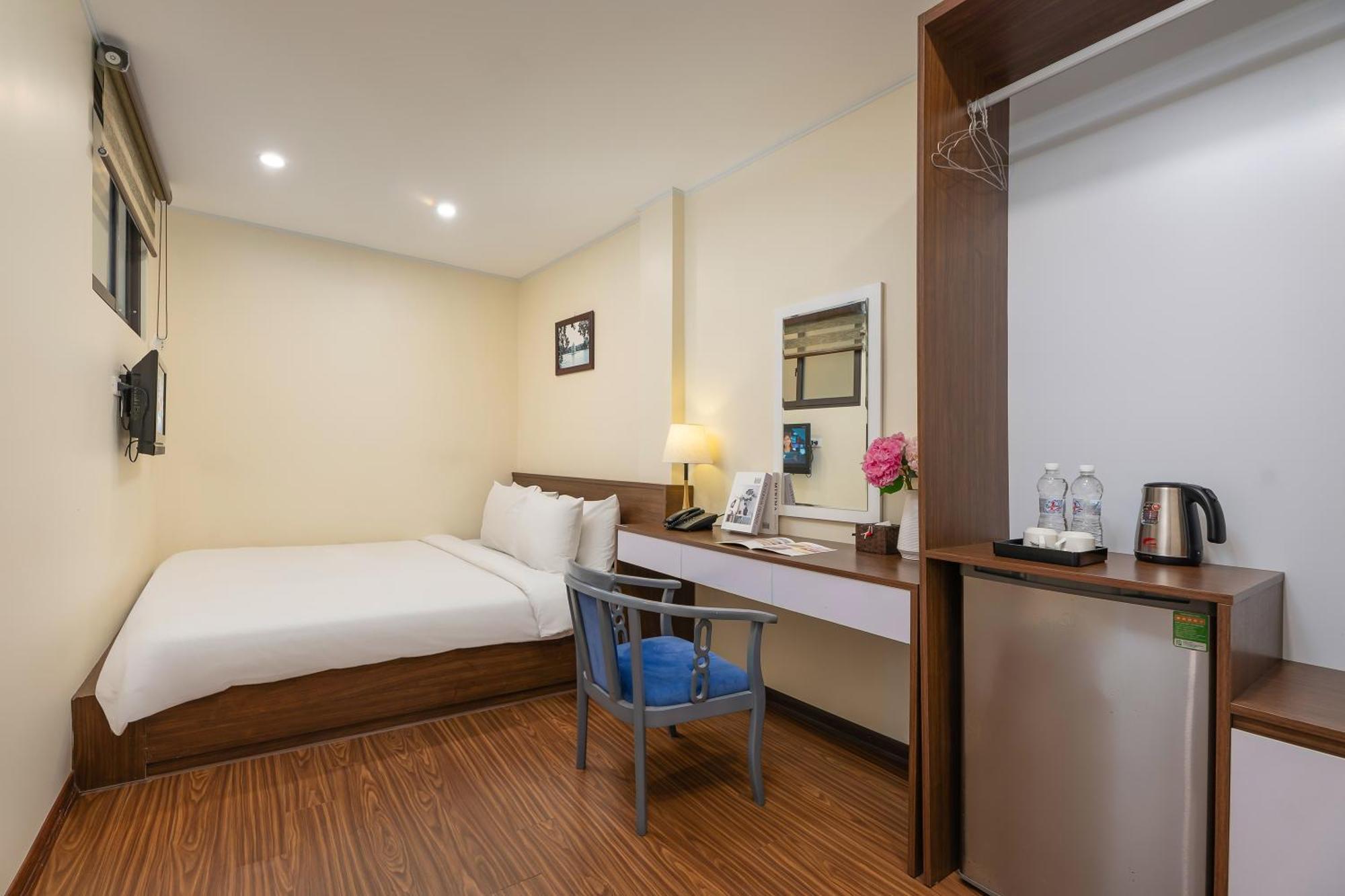 Queen Cafe Hotel & Pub Hanoi Esterno foto